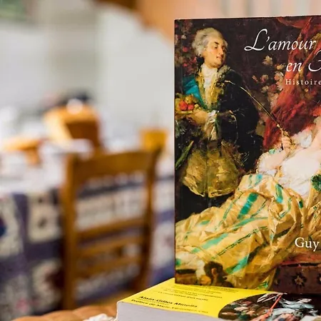 Jolie Vache Déguisée En Fleurs, D'hôte à 3*