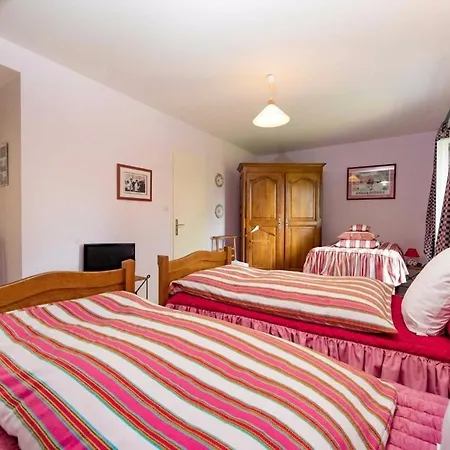 Dhotes Jolie Vache Deguisee En Fleur Konukevi Soulosse-sous-Saint-Elophe