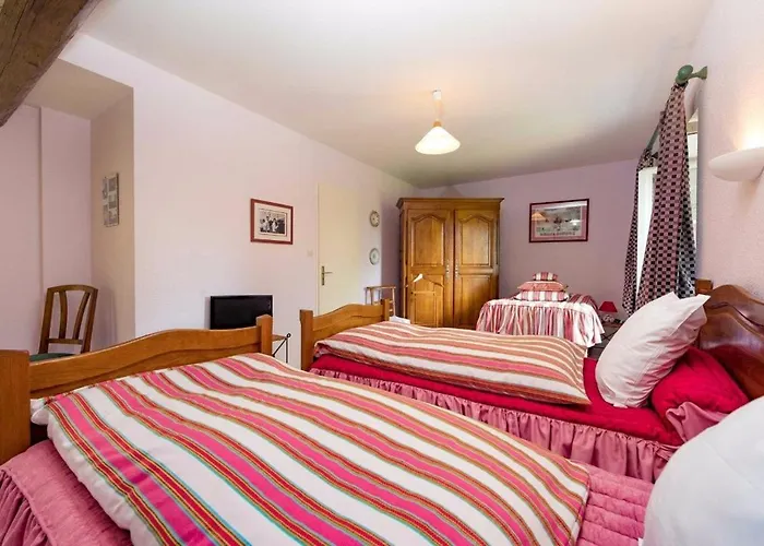 Dhotes Jolie Vache Deguisee En Fleur Konukevi Soulosse-sous-Saint-Elophe